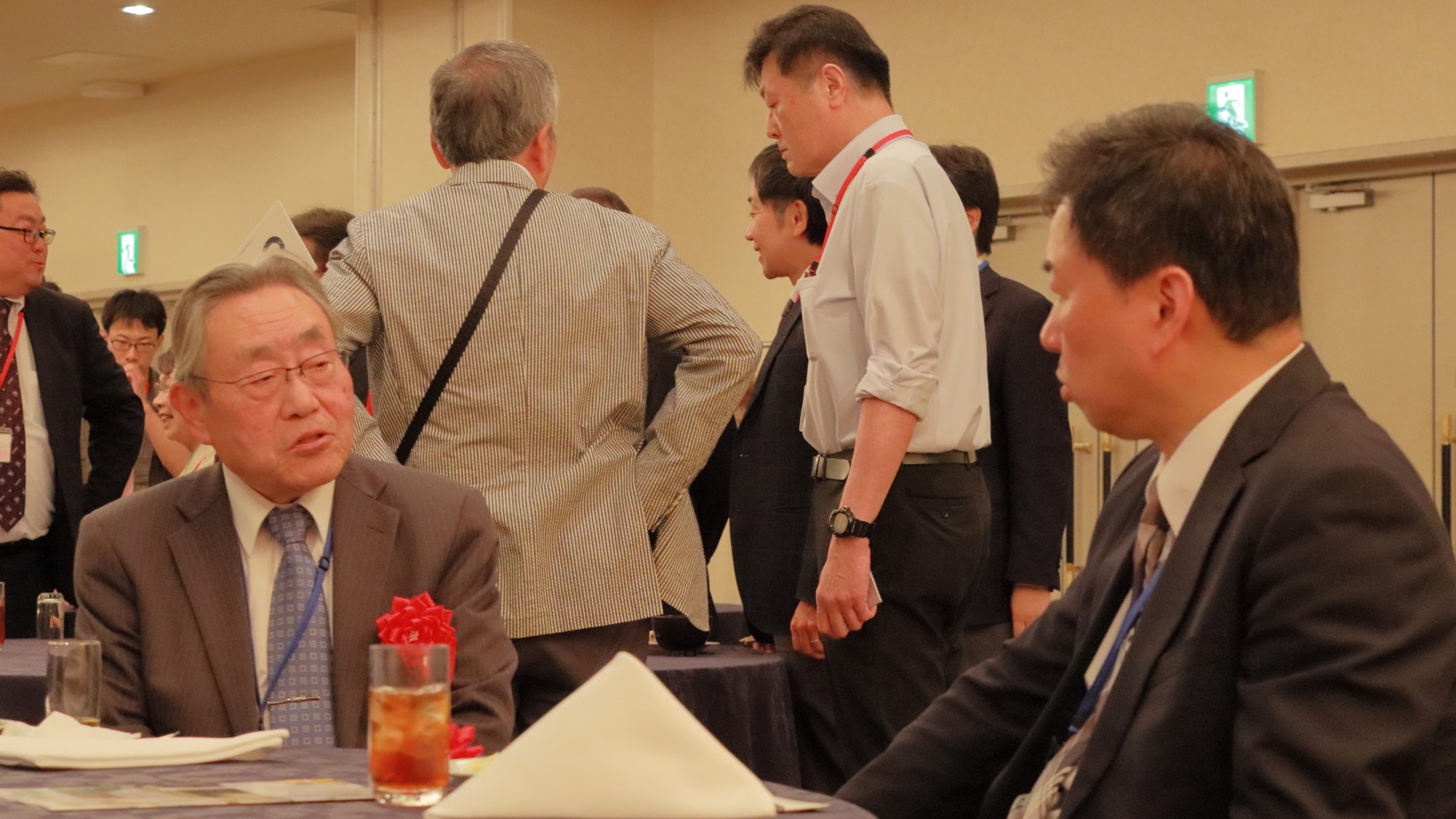 懇親会での交流の様子
